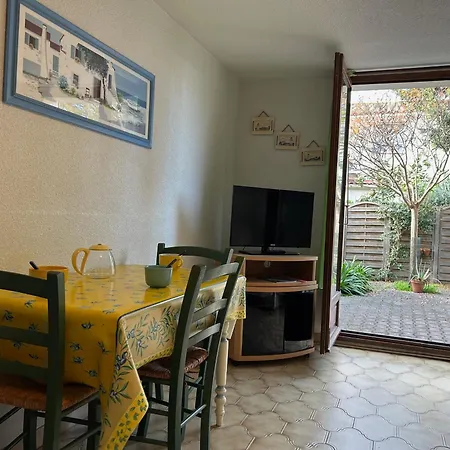 T3 Au Centre De Saint-cyprien, A 600m, Ideale Pour Familles - Fr-1-793-32 *