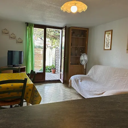 Villa T3 Au Centre De Saint-cyprien, A 600m, Ideale Pour Familles - Fr-1-793-32