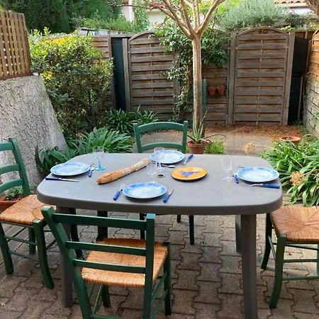Villa T3 Au Centre De Saint-cyprien, A 600m, Ideale Pour Familles - Fr-1-793-32
